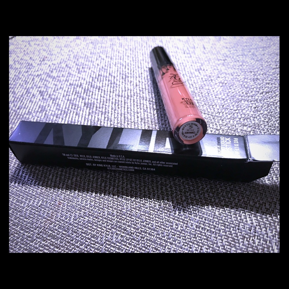 NOT AVAILABLE Kylie velvet lipstick in Commando
